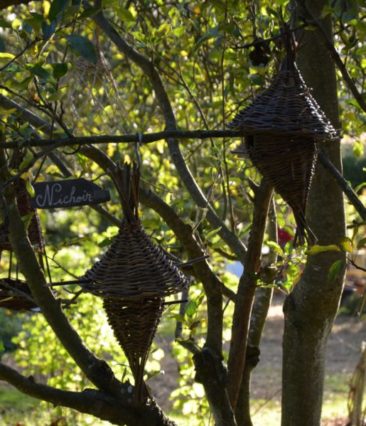 arbre à nichoirs à oiseaux en osier